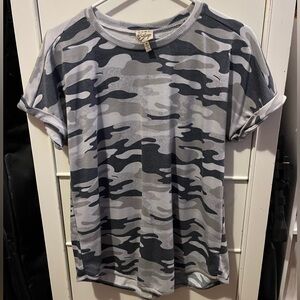 Como Vintage: Gray camo shirt